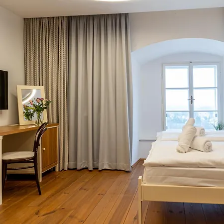 Zamek 3* Svijany